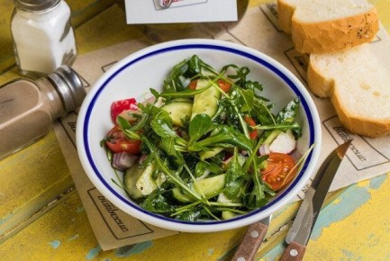 Салат из свежих овощей с кинзой: вкусный и полезный рецепт