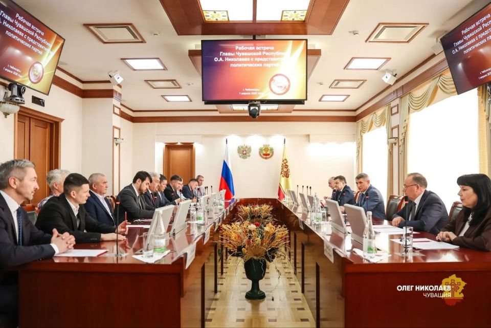 Олег Николаев обсудил с представителями партий ход подготовки к избирательной кампании