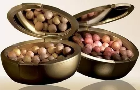 Румяна: секреты нанесения и выбор оттенка, которые сделают ваш образ неотразимым