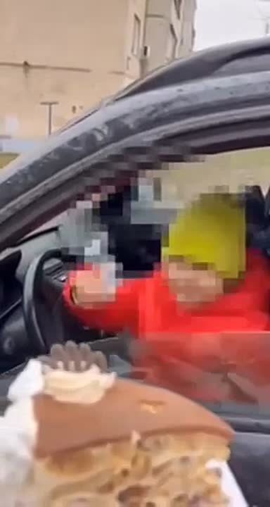 В Чебоксарах мужчина дал своему маленькому сыну прокатиться за рулем «БМВ» в честь дня рождения