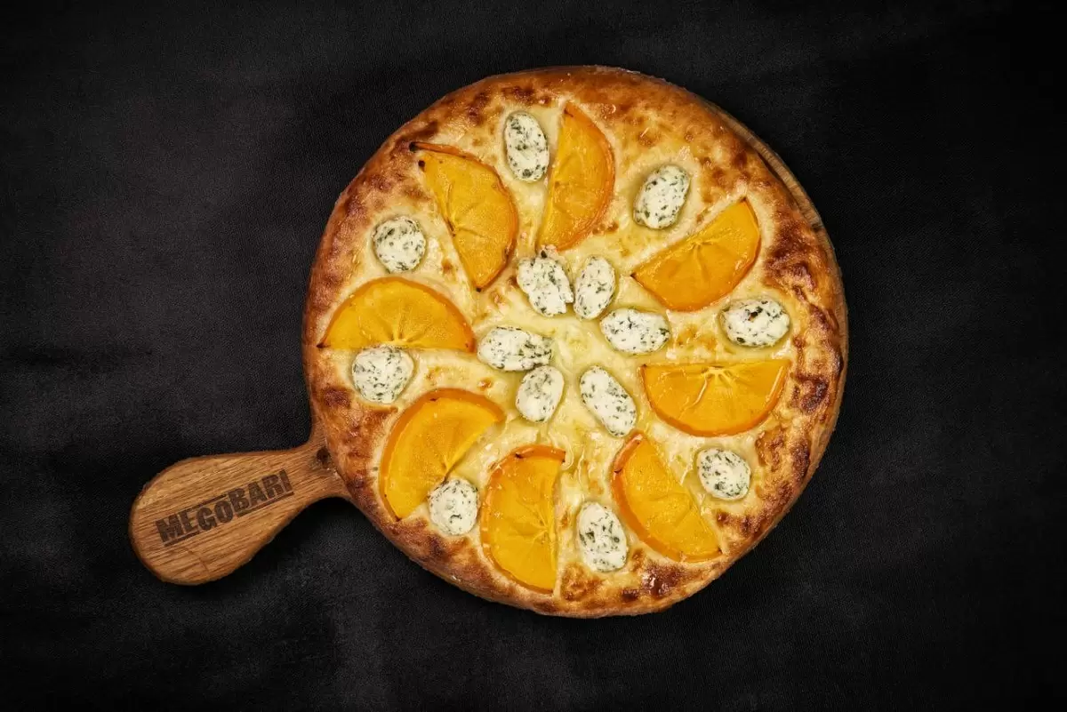 Солнце в тарелке: осенний хачапури с хурмой в Megobari