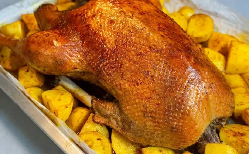 Запечённый гусь с апельсинами: как сделать праздничный ужин незабываемым