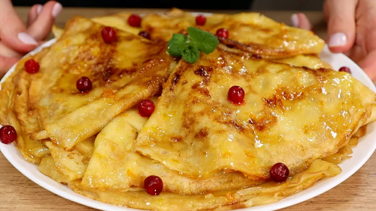 Изысканные блинчики «Креп Сюзетт» с апельсиновым соусом