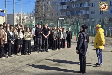 15 апреля 2026 года сотрудники Госавтоинспекции и представители одной из кикшеринговых компаний провели необычный урок для учеников «Лицея №2» г. Чебоксары