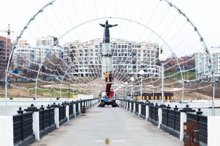 Освещение пешеходного моста через Чебоксарский залив обновляют в столице Чувашии