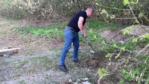 Весенний субботник объединил сотрудников прокуратуры Чувашской Республики — команда надзорного ведомства вышла на уборку живописной набережной реки Волги