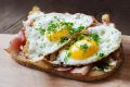 Как сделать яичницу на сливочном масле: секреты кулинаров