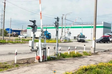 Глава города Станислав Трофимов совместно с Чувашским транспортным прокурором Приволжской транспортной прокуратуры Дмитрием Широковым, представителями администрации и РЖД провел выездное обследование железнодорожных объектов