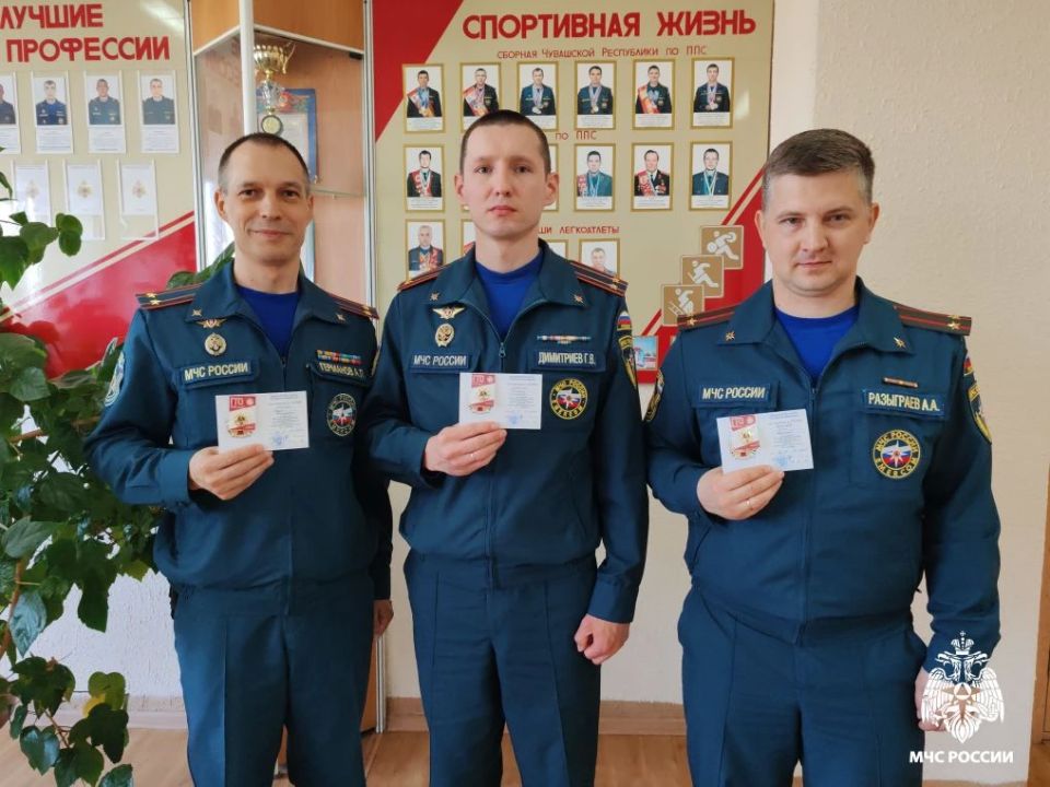 Новоиспеченные обладатели знака ГТО - Андрей Германов, Геннадий Димитриев и Антон Разыграев желают отличной и безопасной недели!