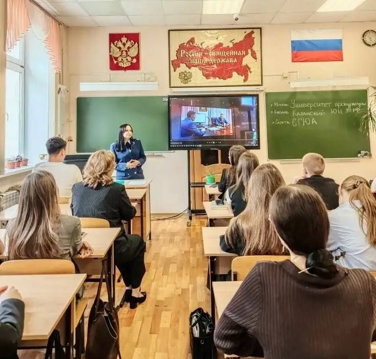 Сотрудники прокуратуры Чувашии встретились с учащимися выпускного «прокурорского» класса Лицея № 2 г. Чебоксары