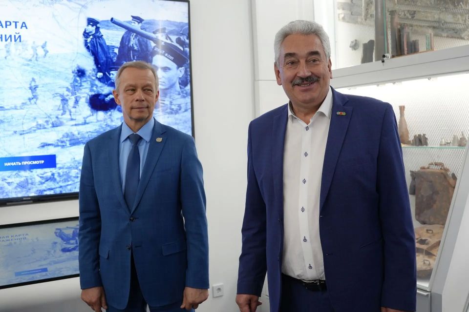 Леонид Черкесов: В Чувашском государственном университете имени И.Н. Ульянова состоялась торжественная церемония передачи капсулы с землёй, привезённой с мест героических сражений, — мемориального комплекса «Брестская...