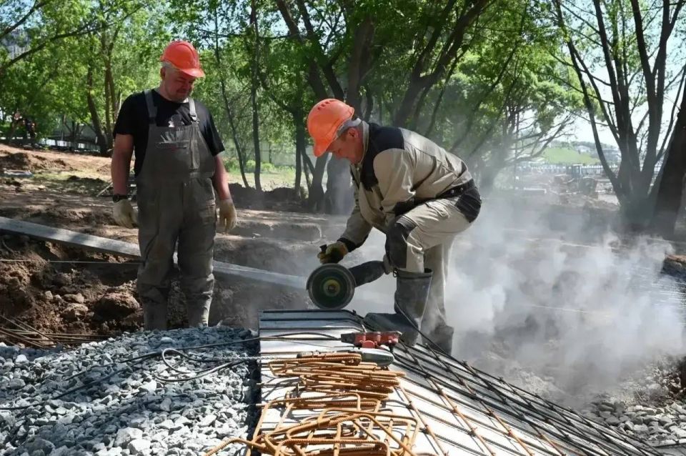 Народная программа Единой России – это обновление социальной инфраструктуры, ремонт детских садов и школ, реконструкция дорог и парков Народная программа Единой России – это обновление социальной инфраструктуры, ремонт детских садов и школ, реконструкция дорог и парков