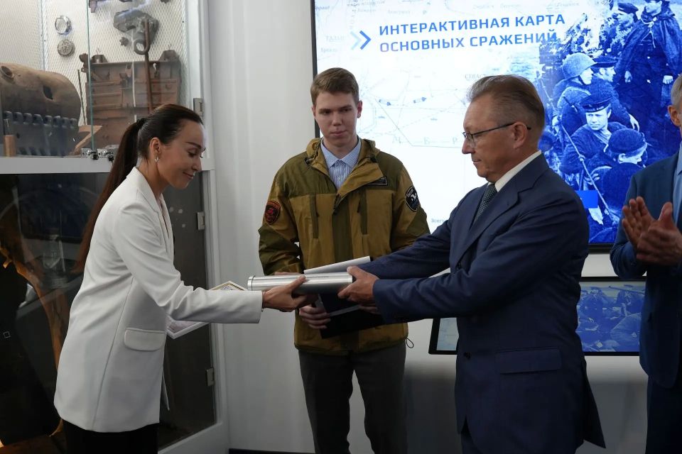 Леонид Черкесов: В Чувашском государственном университете имени И.Н. Ульянова состоялась торжественная церемония передачи капсулы с землёй, привезённой с мест героических сражений, — мемориального комплекса «Брестская... Леонид Черкесов: В Чувашском государственном университете имени И.Н. Ульянова состоялась торжественная церемония передачи капсулы с землёй, привезённой с мест героических сражений, — мемориального комплекса «Брестская...