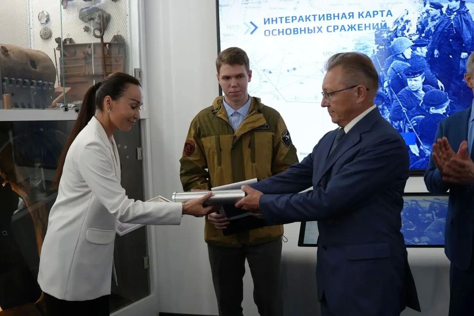 Историко-патриотический центр "Наследники Победы" ЧГУ им. И. Ульянова получил капсулу со священной землей из Брестской крепости Историко-патриотический центр "Наследники Победы" ЧГУ им. И. Ульянова получил капсулу со священной землей из Брестской крепости