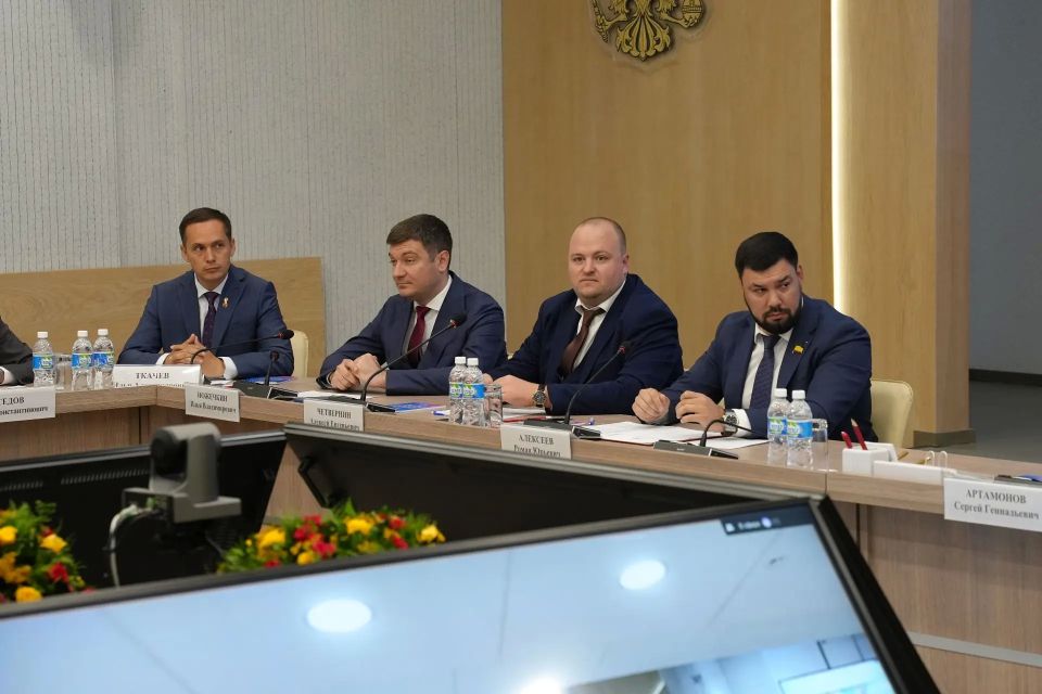 Леонид Черкесов: Как сделать жизнь на селе более комфортной? Что необходимо предпринять, чтобы молодежь оставалась в деревнях? Ответы на эти вопросы сегодня в Чебоксарах искали участники выездного заседания Комитета по... Леонид Черкесов: Как сделать жизнь на селе более комфортной? Что необходимо предпринять, чтобы молодежь оставалась в деревнях? Ответы на эти вопросы сегодня в Чебоксарах искали участники выездного заседания Комитета по...
