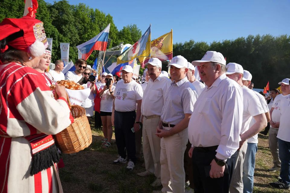 Леонид Черкесов: На агродобровольческом слёте «Лучшие на селе» каждый муниципалитет ярко представил наследие своей территории Леонид Черкесов: На агродобровольческом слёте «Лучшие на селе» каждый муниципалитет ярко представил наследие своей территории