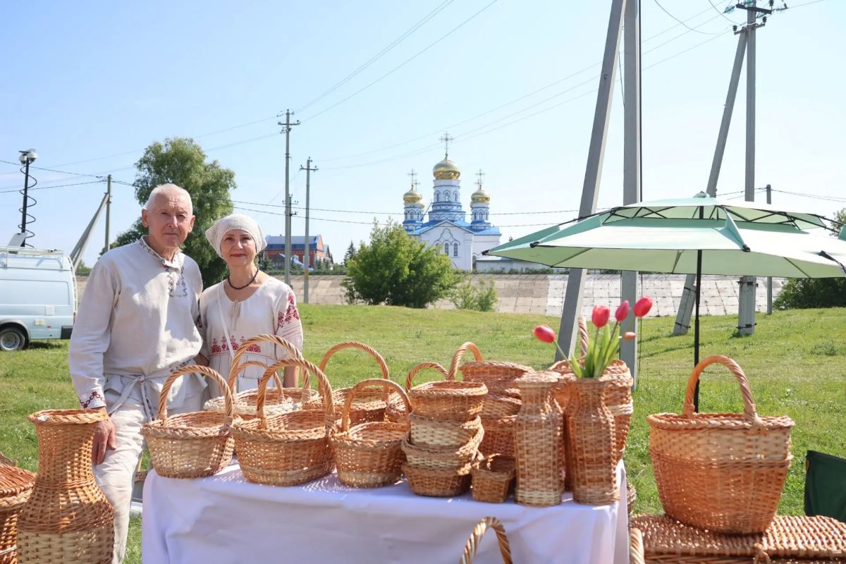 Тихвинская ярмарка в Цивильске стала одним из центральных событий Года дружбы народов в Чувашии Тихвинская ярмарка в Цивильске стала одним из центральных событий Года дружбы народов в Чувашии