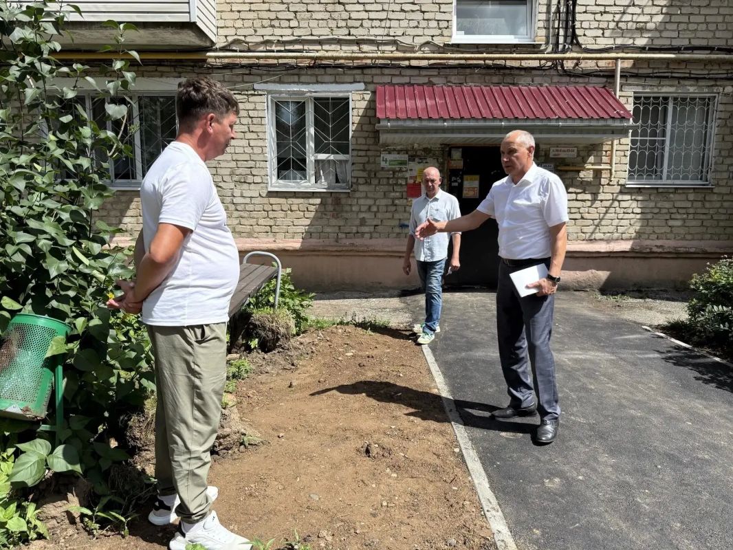 Продолжаем благоустраивать наши дворы в рамках программы «Ниме — Народный бюджет» Продолжаем благоустраивать наши дворы в рамках программы «Ниме — Народный бюджет»