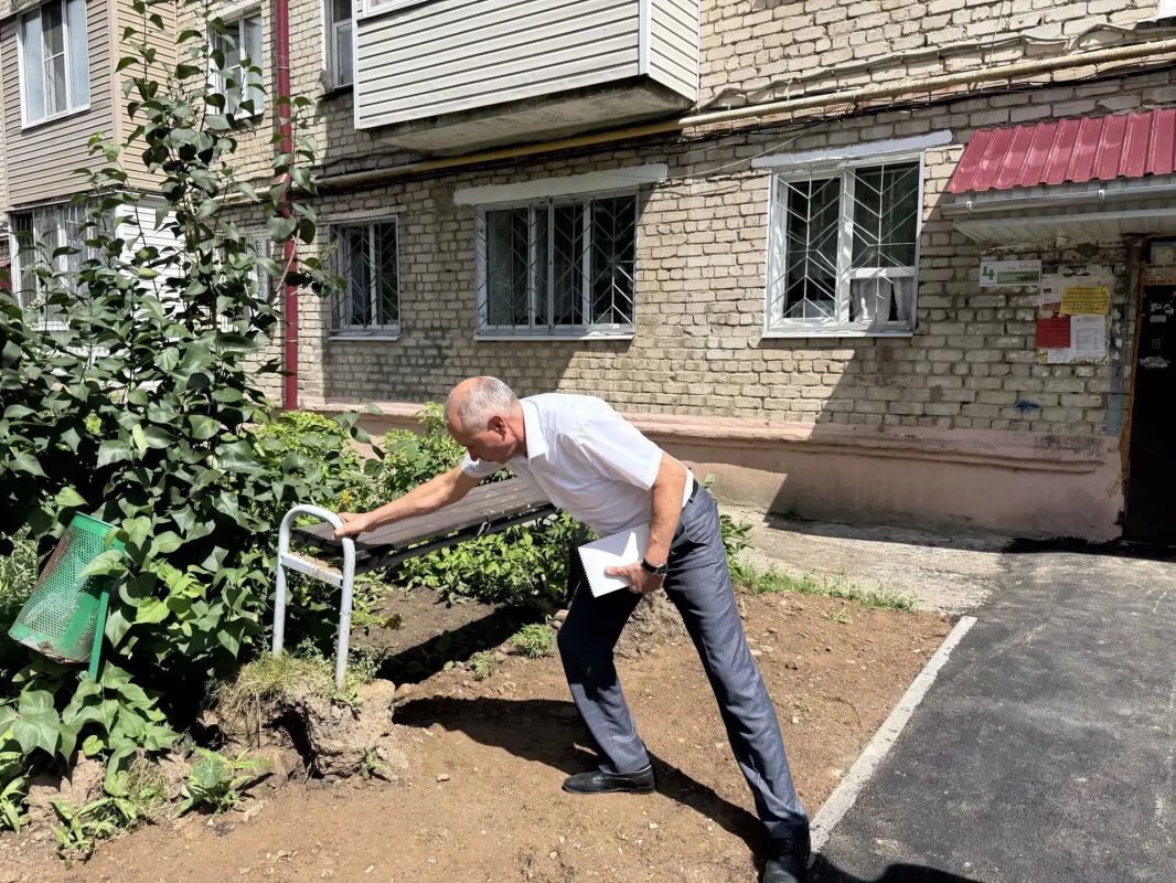 Продолжаем благоустраивать наши дворы в рамках программы «Ниме — Народный бюджет» Продолжаем благоустраивать наши дворы в рамках программы «Ниме — Народный бюджет»