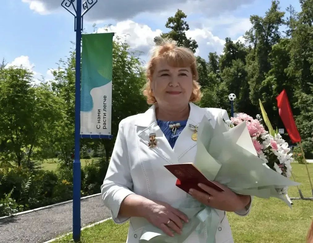 Жительница Чебоксар Валентина Тихонова удостоена высокой награды – знака материнской славы Чувашской Республики «Анне» Жительница Чебоксар Валентина Тихонова удостоена высокой награды – знака материнской славы Чувашской Республики «Анне»