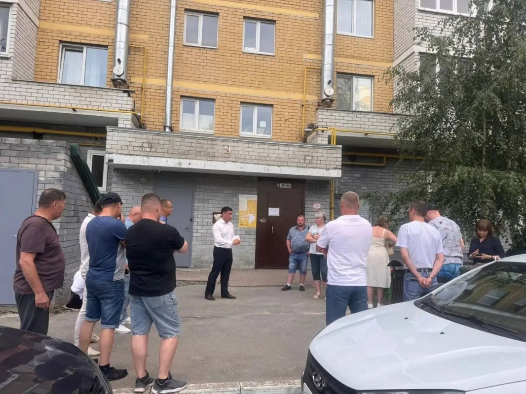 В Чебоксарах продолжается благоустройство дворов в рамках программы "НИМЕ - Народный бюджет" Главы Чувашии Олега Николаева В Чебоксарах продолжается благоустройство дворов в рамках программы "НИМЕ - Народный бюджет" Главы Чувашии Олега Николаева