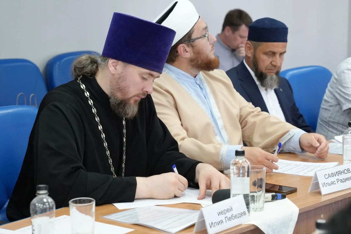 Леонид Черкесов: Единство не возникает само собой – его создают люди, их ежедневный труд, уважение и готовность слышать друг друга. Об этом говорили в Новочебоксарске на заседании Совета по межнациональным и... Леонид Черкесов: Единство не возникает само собой – его создают люди, их ежедневный труд, уважение и готовность слышать друг друга. Об этом говорили в Новочебоксарске на заседании Совета по межнациональным и...