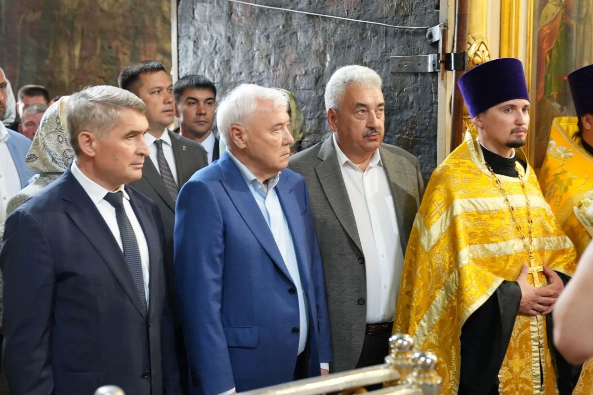 Леонид Черкесов: Крупнейшую в мире частицу мощей святителя Николая Чудотворца привезли сегодня в Чувашию Леонид Черкесов: Крупнейшую в мире частицу мощей святителя Николая Чудотворца привезли сегодня в Чувашию