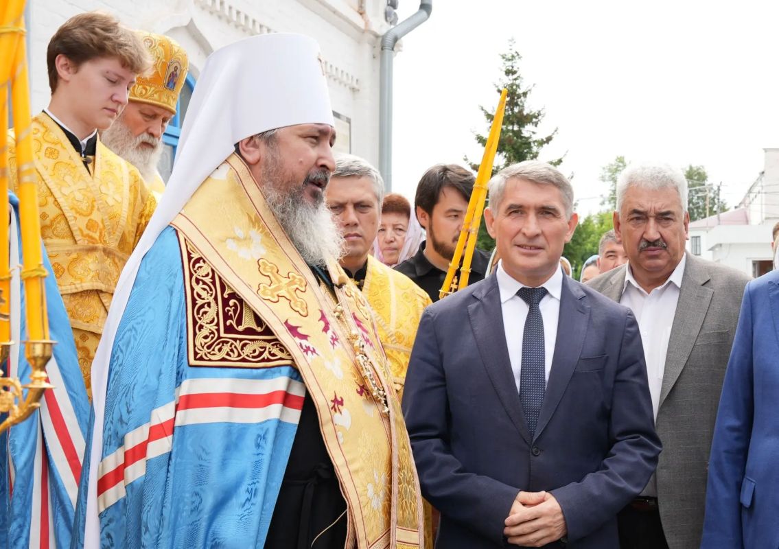 Леонид Черкесов: Крупнейшую в мире частицу мощей святителя Николая Чудотворца привезли сегодня в Чувашию Леонид Черкесов: Крупнейшую в мире частицу мощей святителя Николая Чудотворца привезли сегодня в Чувашию