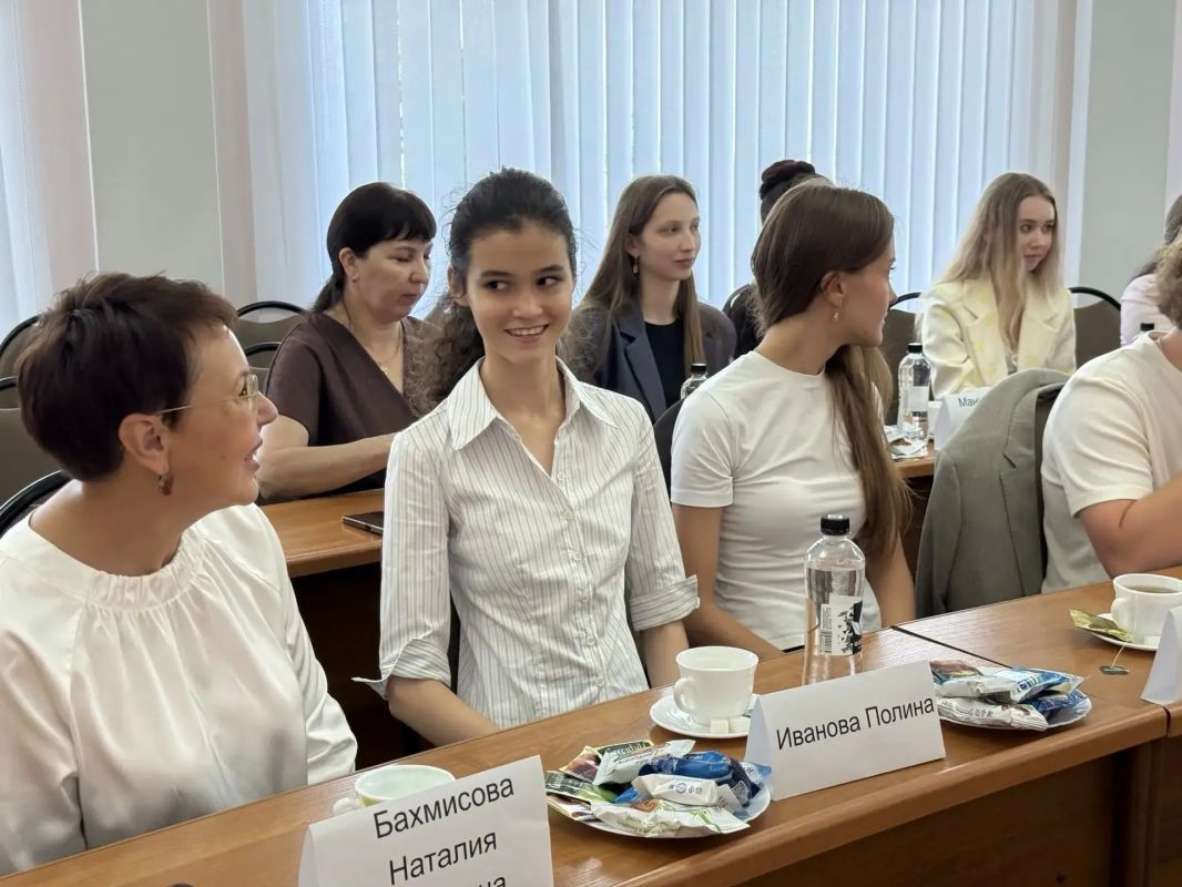 Чаепитие со стобалльниками и нашими бесконечно талантливыми педагогами — одно из самых ярких событий уходящего дня Чаепитие со стобалльниками и нашими бесконечно талантливыми педагогами — одно из самых ярких событий уходящего дня