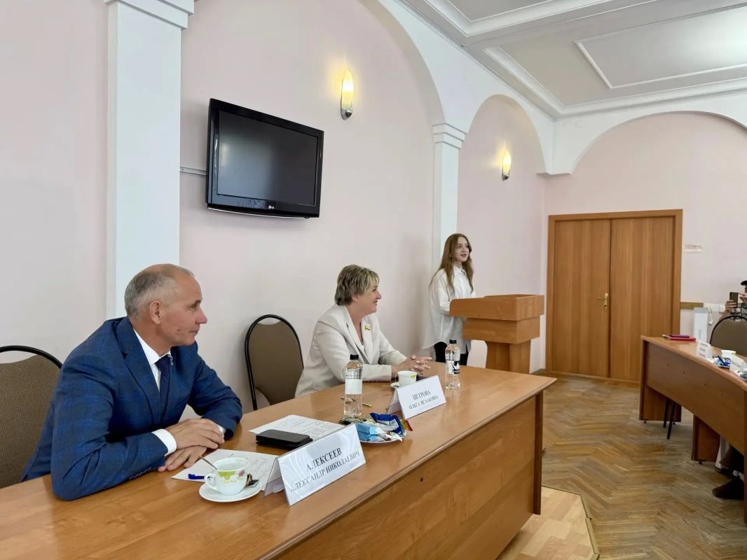 Чаепитие со стобалльниками и нашими бесконечно талантливыми педагогами — одно из самых ярких событий уходящего дня Чаепитие со стобалльниками и нашими бесконечно талантливыми педагогами — одно из самых ярких событий уходящего дня