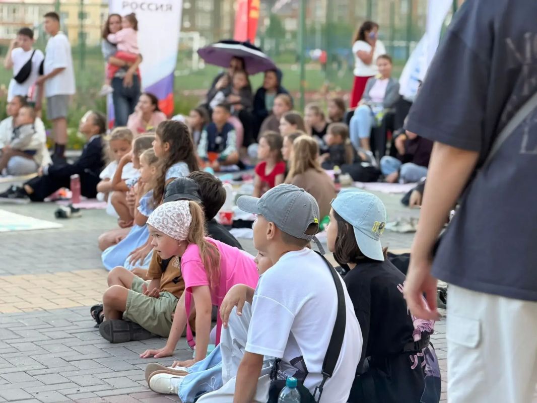Любовь к кино объединяет! В Новом городе состоялся кинопоказ под открытым небом Любовь к кино объединяет! В Новом городе состоялся кинопоказ под открытым небом