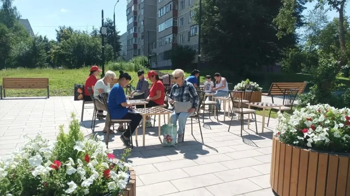 В Чебоксарах прошел шашечный турнир под открытым небом В Чебоксарах прошел шашечный турнир под открытым небом