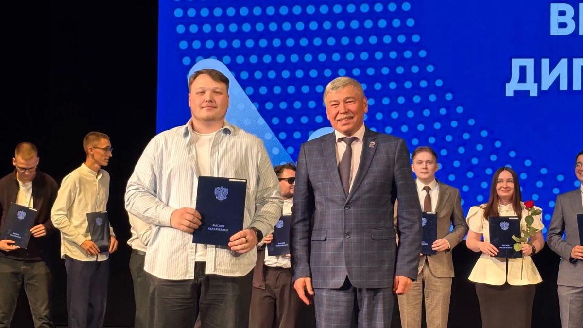 В Чебоксарах состоялось торжественное вручение дипломов выпускникам 2026 года В Чебоксарах состоялось торжественное вручение дипломов выпускникам 2026 года
