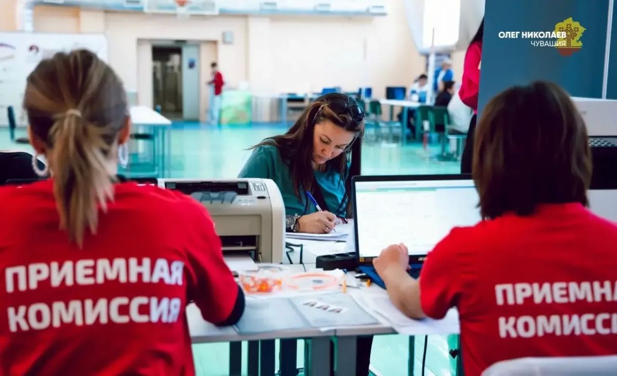 Олег Николаев: Дорогие ребята, будущие студенты! Каждый год в это время я с особым чувством слежу за тем, как вы, наши выпускники, выбираете свой жизненный путь Олег Николаев: Дорогие ребята, будущие студенты! Каждый год в это время я с особым чувством слежу за тем, как вы, наши выпускники, выбираете свой жизненный путь
