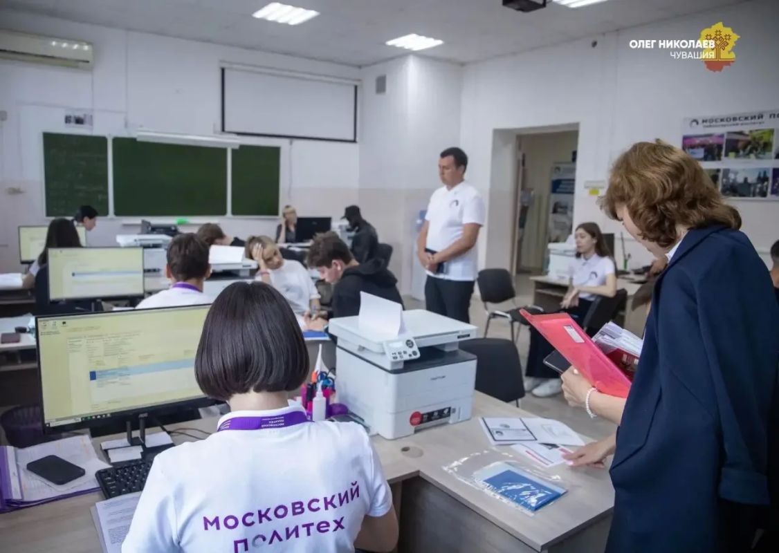 Олег Николаев: Дорогие ребята, будущие студенты! Каждый год в это время я с особым чувством слежу за тем, как вы, наши выпускники, выбираете свой жизненный путь Олег Николаев: Дорогие ребята, будущие студенты! Каждый год в это время я с особым чувством слежу за тем, как вы, наши выпускники, выбираете свой жизненный путь