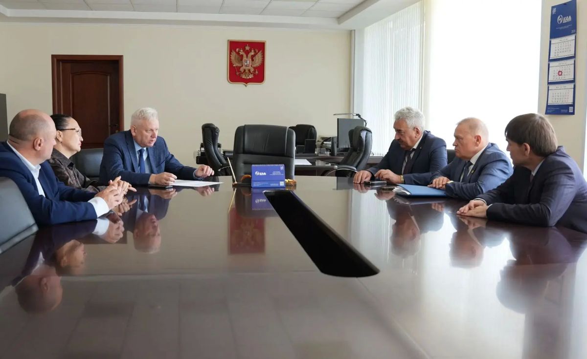 Леонид Черкесов: Совместно с заместителем Председателя Госсовета Виктором Горбуновым, министром промышленности и энергетики Чувашии Маратом Якушевым, врип главы Шумерлинского округа Ольгой Красновой и Председателем Собрания... Леонид Черкесов: Совместно с заместителем Председателя Госсовета Виктором Горбуновым, министром промышленности и энергетики Чувашии Маратом Якушевым, врип главы Шумерлинского округа Ольгой Красновой и Председателем Собрания...
