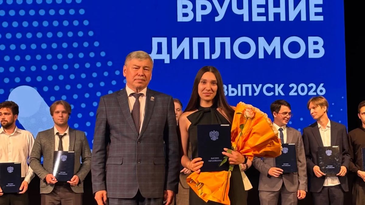 В Чебоксарах состоялось торжественное вручение дипломов выпускникам 2026 года В Чебоксарах состоялось торжественное вручение дипломов выпускникам 2026 года