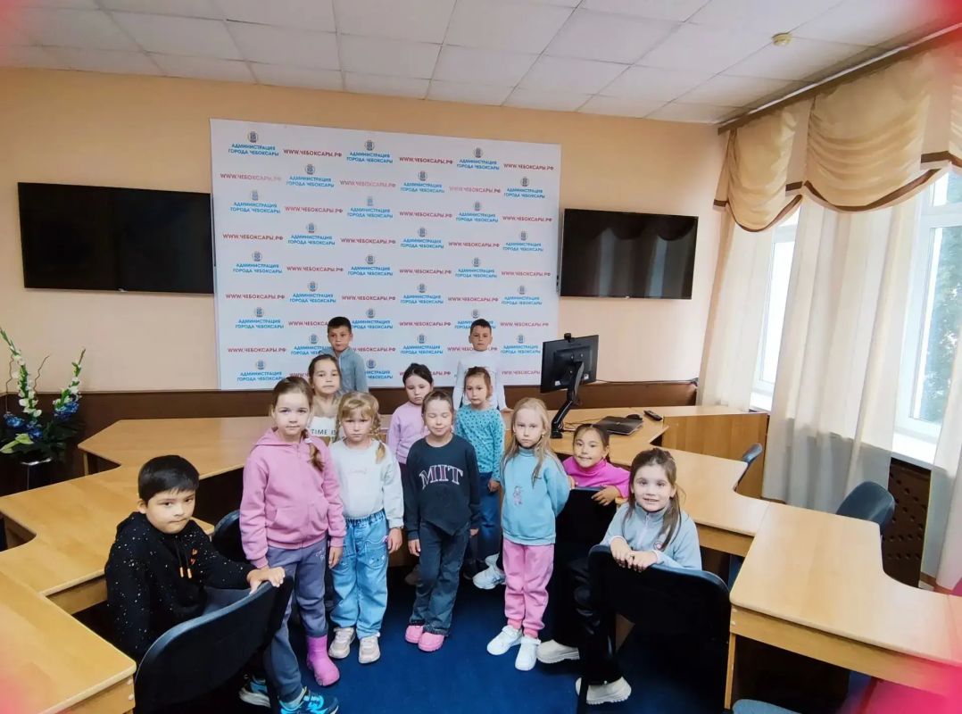 Юные жители Чебоксар в гостях у администрации города: экскурсия в мир городского управления Юные жители Чебоксар в гостях у администрации города: экскурсия в мир городского управления