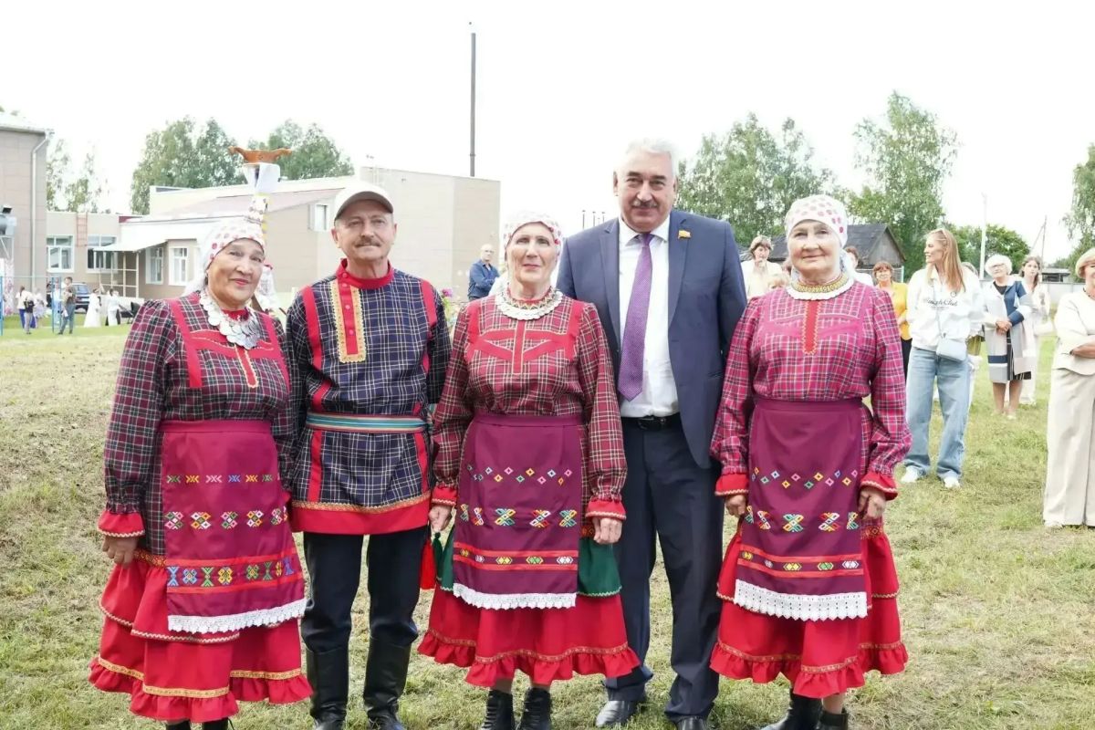 Леонид Черкесов: В поселке Алтышево Алатырского округа развернулся двойной праздник - Межрегиональный фестиваль мордовской культуры «Живи, эрзянская народная душа» и День села Леонид Черкесов: В поселке Алтышево Алатырского округа развернулся двойной праздник - Межрегиональный фестиваль мордовской культуры «Живи, эрзянская народная душа» и День села