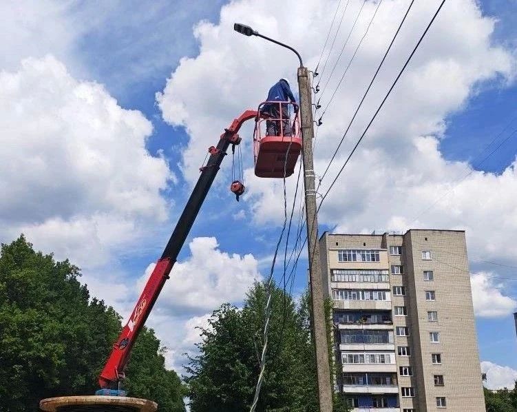 В Новочебоксарске обновляют уличное освещение В Новочебоксарске обновляют уличное освещение