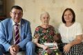 Стойкость и труд: в Чебоксарах поздравили ветерана с 98-летием