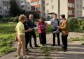 Установку детской площадки по программе Главы Чувашии Олега Николаева «НИМЕ – Народный бюджет» обсудили во время выездного совещания во дворе дома № 42 по улице Строителей