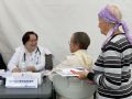 Десятки жителей уже проверили свое самочувствие в мобильном пункте здоровья, который сегодня работает до 18:00 во дворе школы №3. Медики ведут прием в рамках проекта Главы Чувашии Олега Николаева «Шаг к здоровью»
