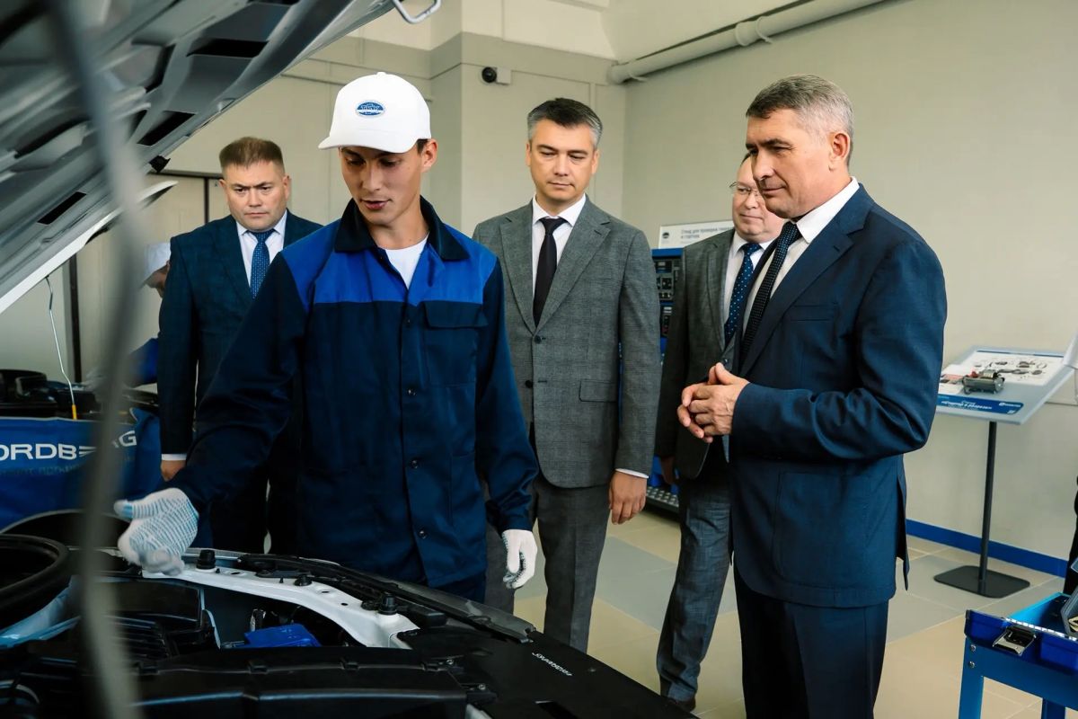 В Чувашии открылся новый кластер «Профессионалитета»: подготовка кадров для дорожной отрасли В Чувашии открылся новый кластер «Профессионалитета»: подготовка кадров для дорожной отрасли