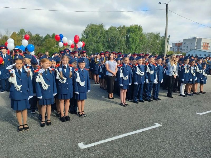В Чувашии полицейские и ветераны органов внутренних дел поздравили с Днем знаний учащихся подшефной кадетской школы имени генерал-майора милиции В.А.Архипова В Чувашии полицейские и ветераны органов внутренних дел поздравили с Днем знаний учащихся подшефной кадетской школы имени генерал-майора милиции В.А.Архипова