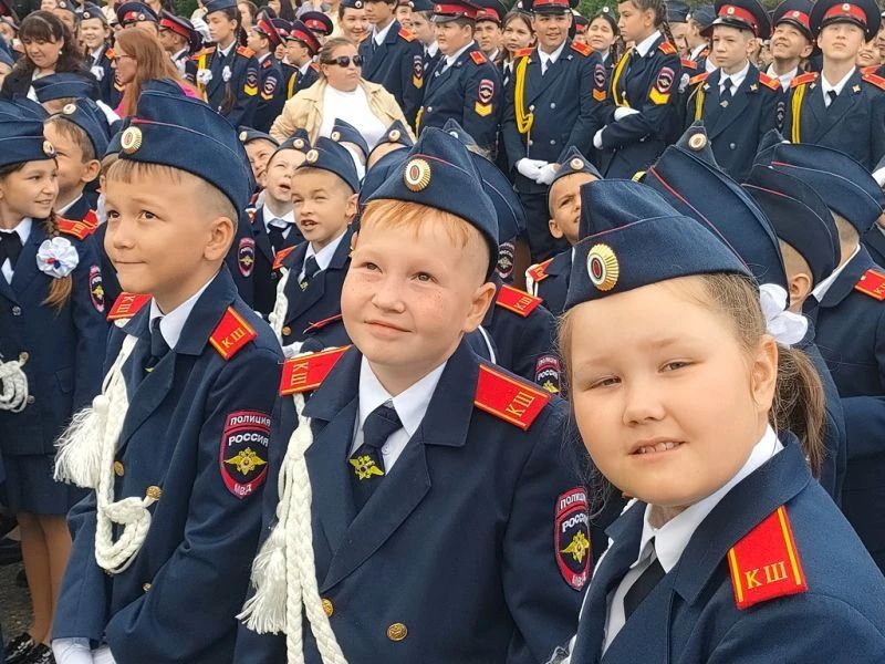 В Чувашии полицейские и ветераны органов внутренних дел поздравили с Днем знаний учащихся подшефной кадетской школы имени генерал-майора милиции В.А.Архипова В Чувашии полицейские и ветераны органов внутренних дел поздравили с Днем знаний учащихся подшефной кадетской школы имени генерал-майора милиции В.А.Архипова