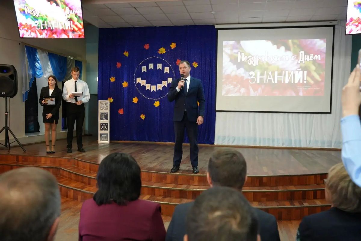 Леонид Черкесов: День знаний начал с посещения Алатырского техникума железнодорожного транспорта – филиала Приволжского государственного университета путей сообщения Леонид Черкесов: День знаний начал с посещения Алатырского техникума железнодорожного транспорта – филиала Приволжского государственного университета путей сообщения