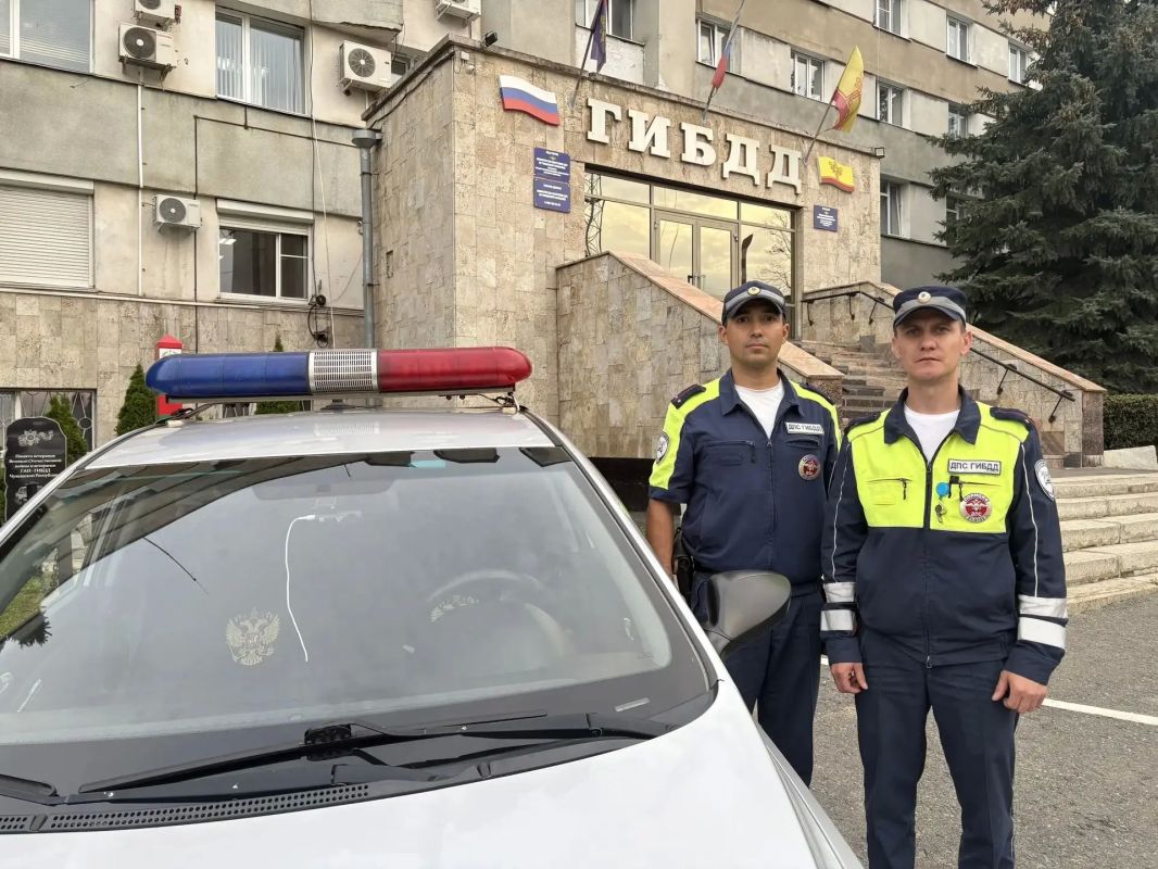 В Чебоксарах сотрудники Госавтоинспекции помогли женщине-водителю, у которой закончился бензин В Чебоксарах сотрудники Госавтоинспекции помогли женщине-водителю, у которой закончился бензин