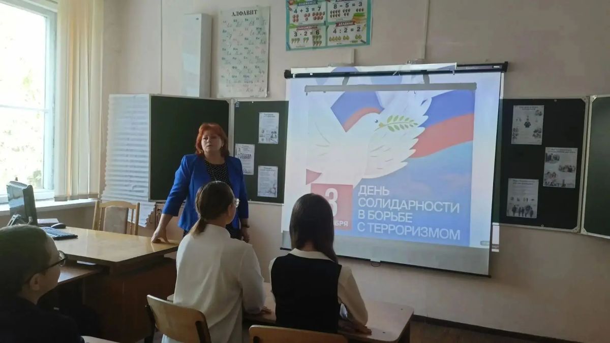 День солидарности в борьбе с терроризмом: в школах Чебоксар прошли мероприятия памяти жертв Беслана День солидарности в борьбе с терроризмом: в школах Чебоксар прошли мероприятия памяти жертв Беслана