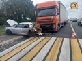 В Комсомольский округе столкнулись грузовик и легковушка